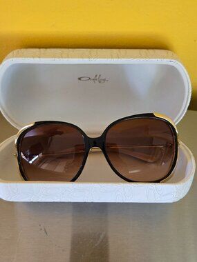 Oakley Changeover black beige gold  frame Sunglasses, New with case.